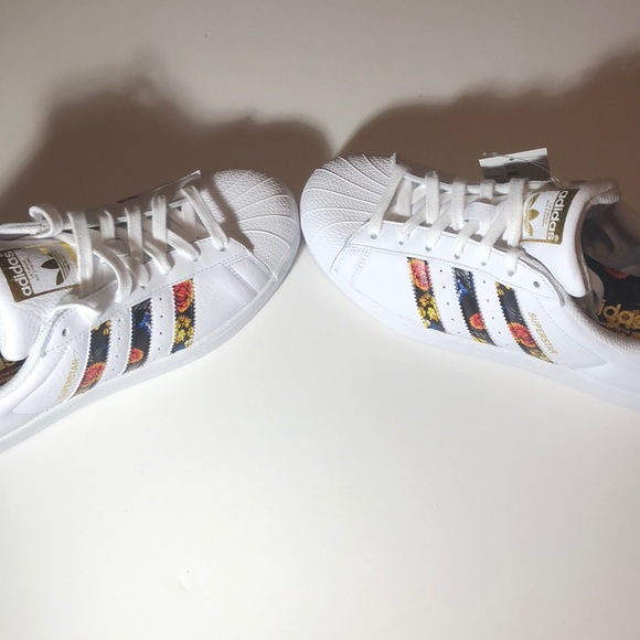 NEW Adidas superstars - Picture 7 of 8